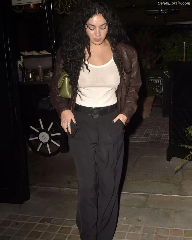 Charli XCX photo 2 of 2701