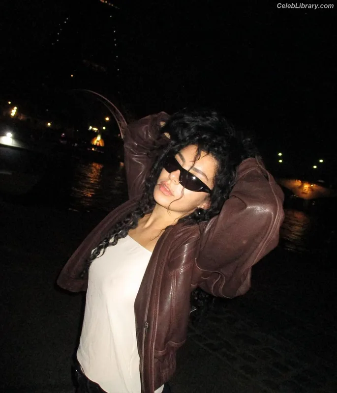 Charli XCX photo 3 of 2701