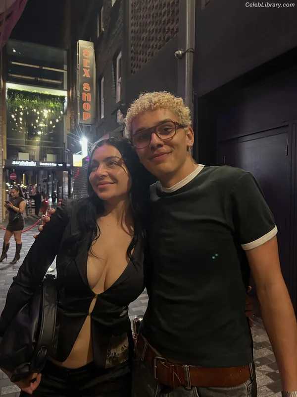 Charli XCX photo 5 of 2701