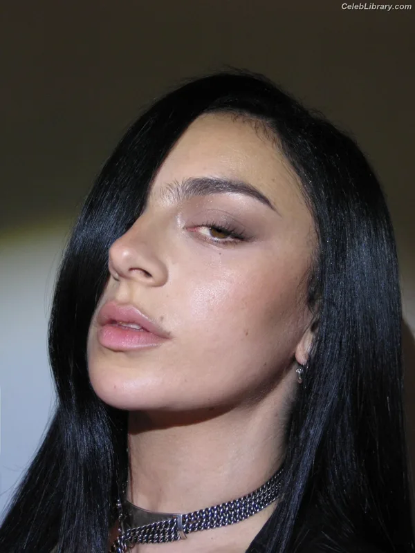 Charli XCX photo 9 of 2701