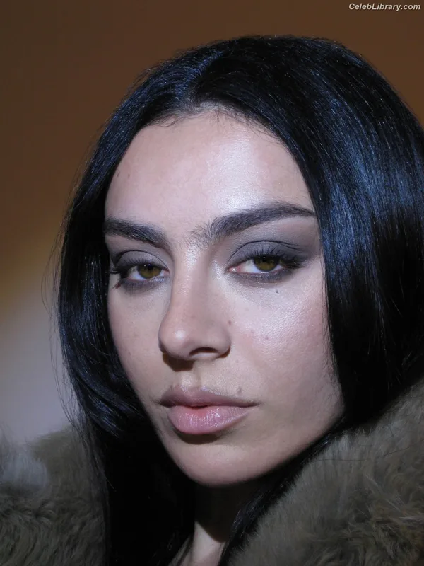 Charli XCX photo 10 of 2701