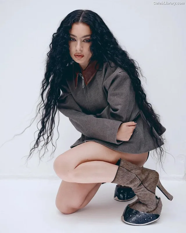 Charli XCX photo 22 of 2701