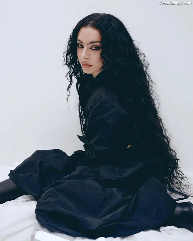 Charli XCX photo 3 of 2701