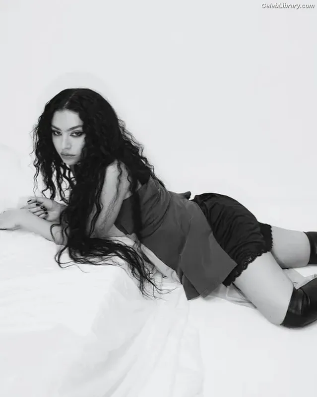 Charli XCX photo 4 of 2701