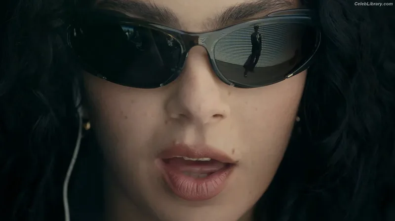 Charli XCX photo 11 of 2701