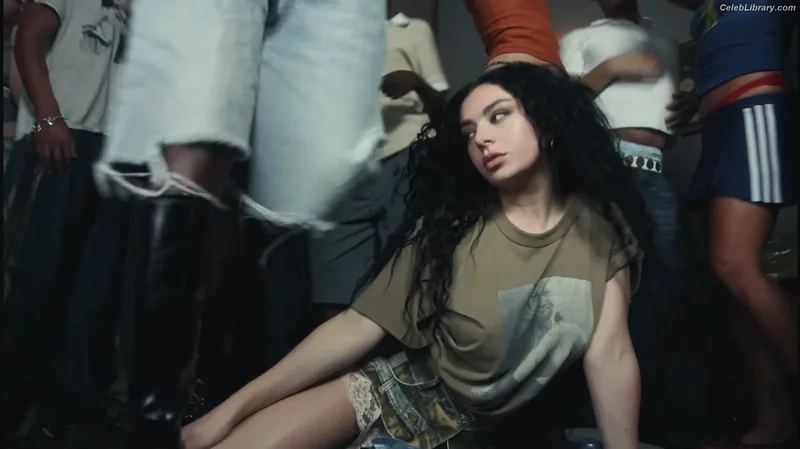 Charli XCX photo 12 of 2701