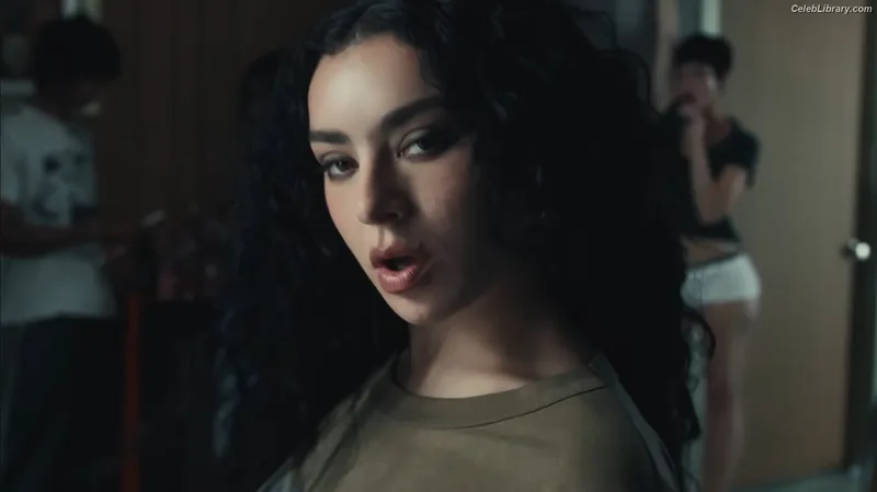 Charli XCX photo 14 of 2701