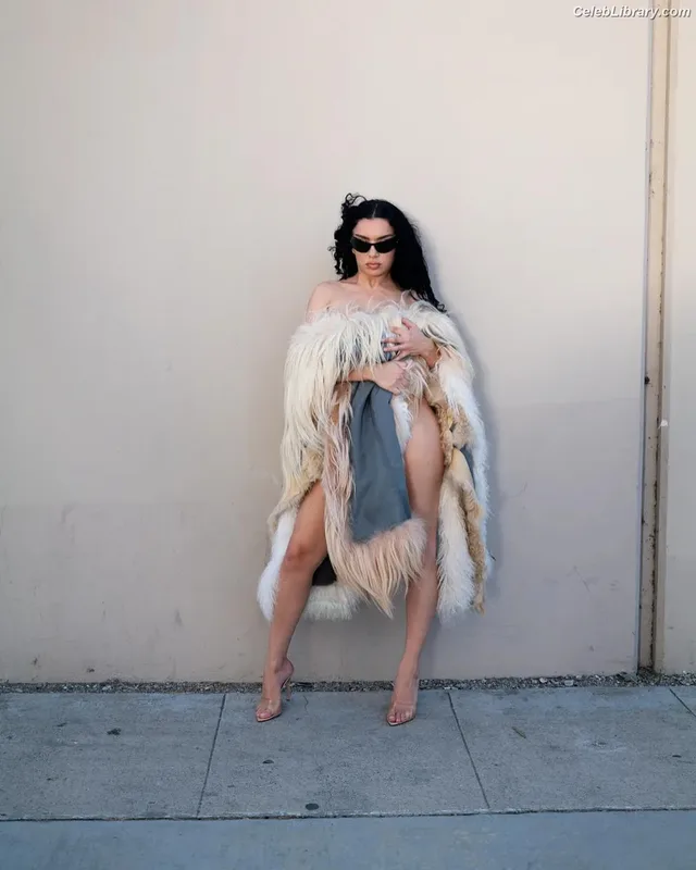 Charli XCX photo 18 of 2701