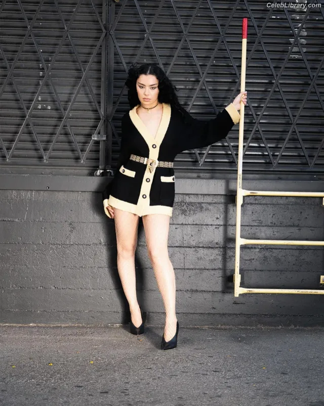 Charli XCX photo 19 of 2701