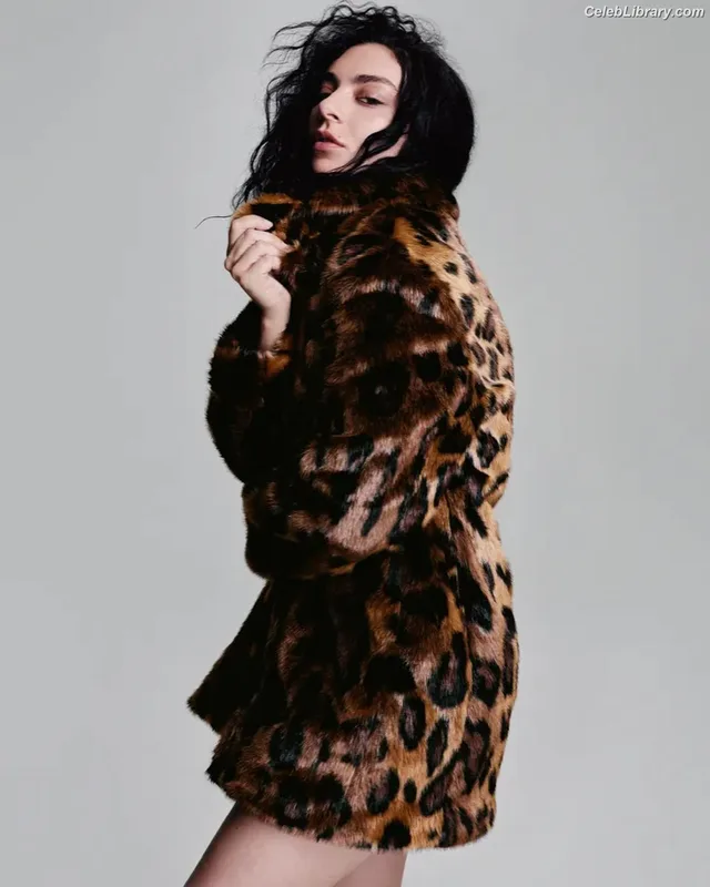 Charli XCX photo 2 of 2701