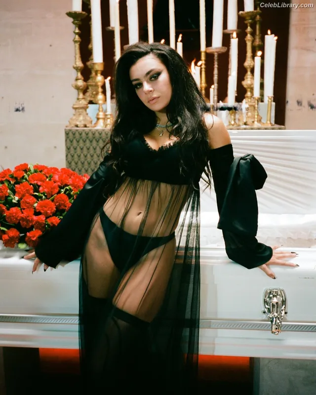 Charli XCX photo 7 of 2701