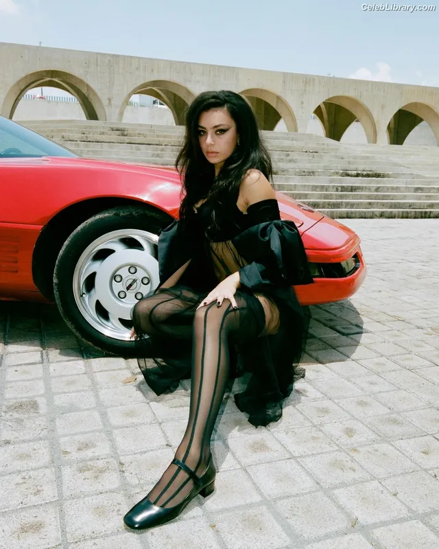 Charli XCX photo 11 of 2701
