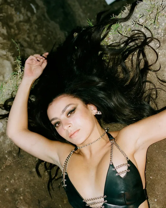 Charli XCX photo 13 of 2701