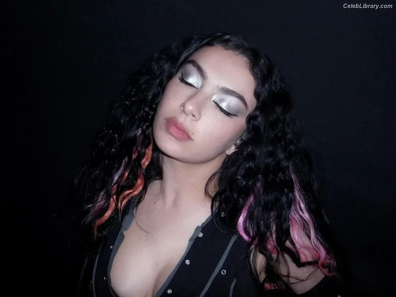 Charli XCX photo 21 of 2701