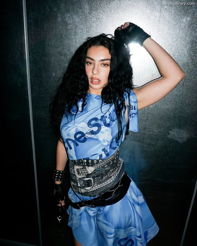Charli XCX photo 23 of 2701