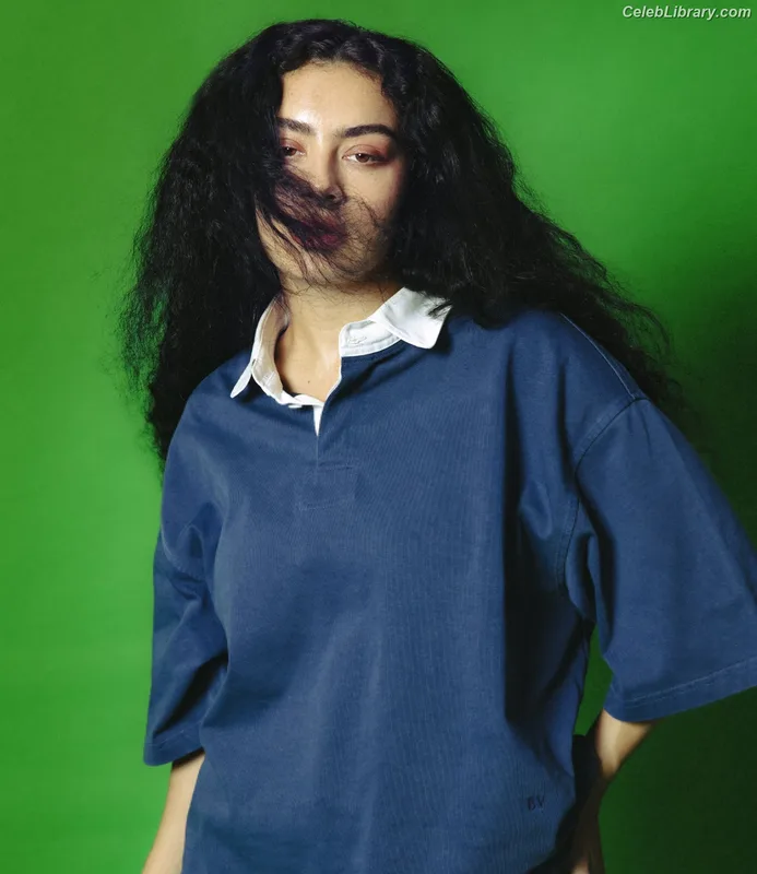 Charli XCX photo 5 of 2701