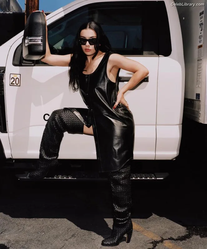 Charli XCX photo 12 of 2701