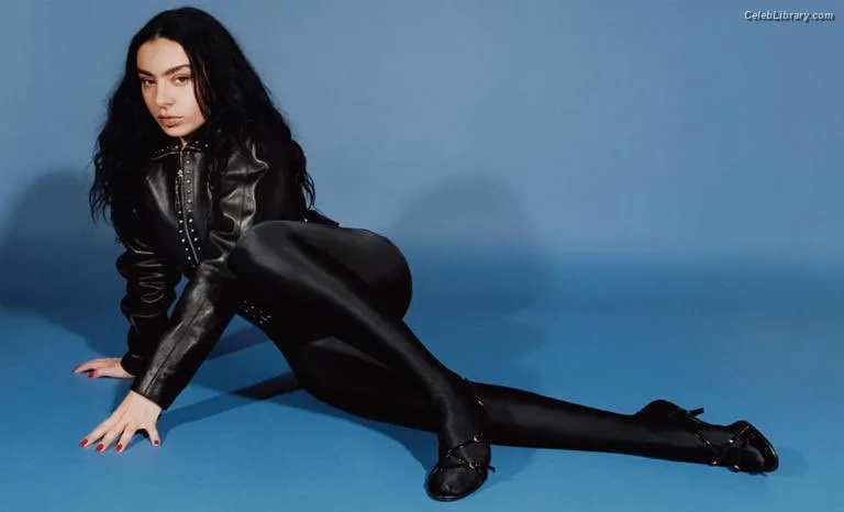Charli XCX photo 14 of 2701