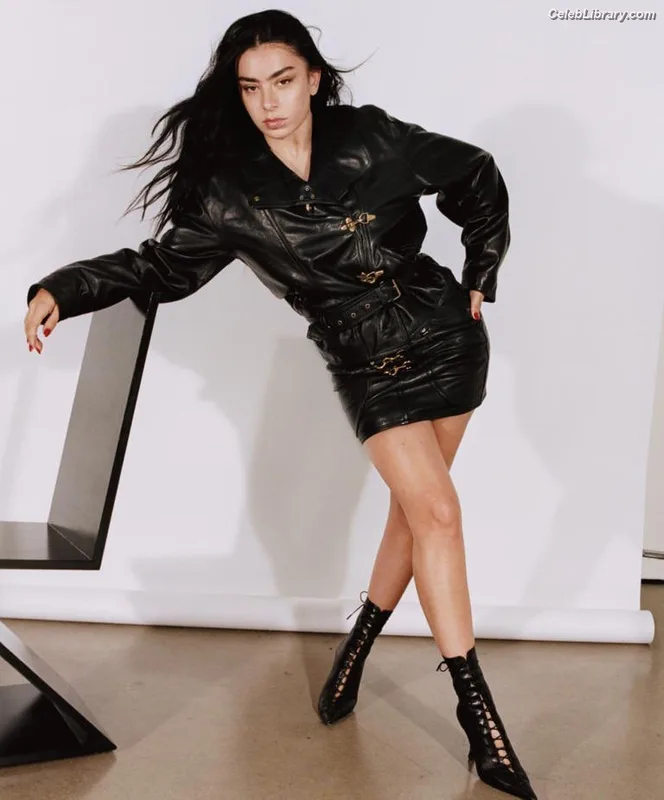 Charli XCX photo 16 of 2701