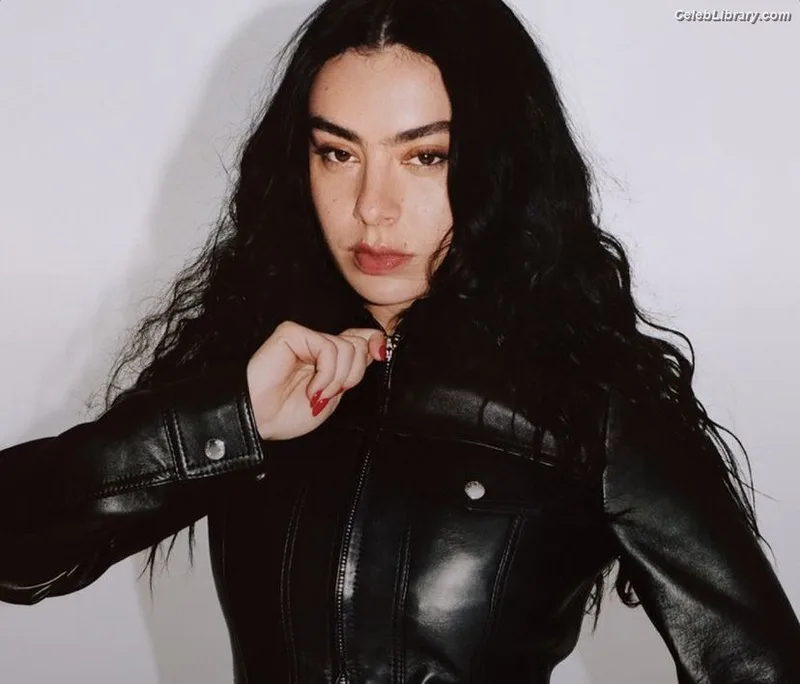 Charli XCX photo 18 of 2701