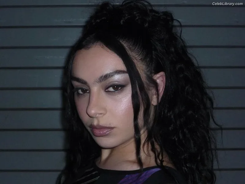 Charli XCX photo 21 of 2701