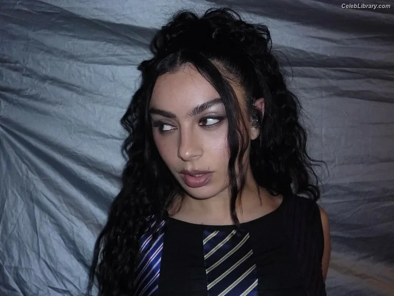 Charli XCX photo 22 of 2701