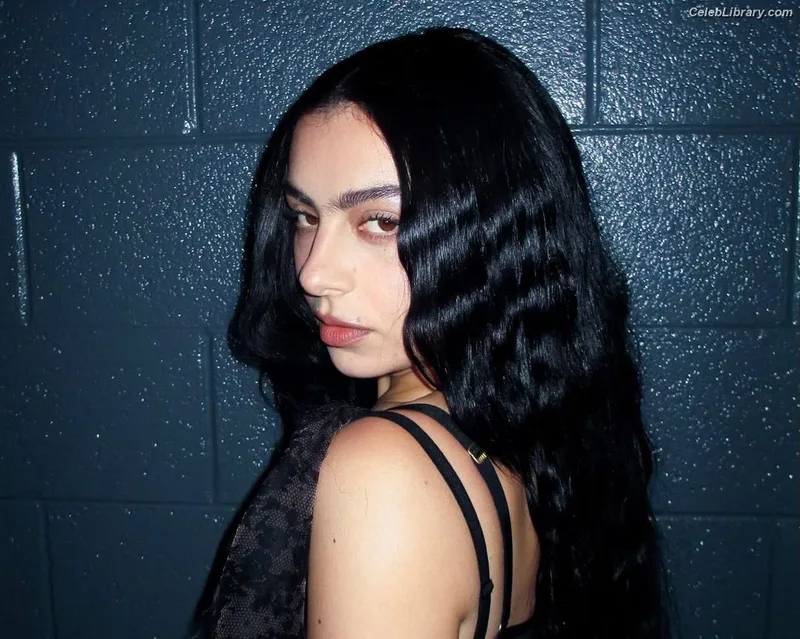 Charli XCX photo 5 of 2701