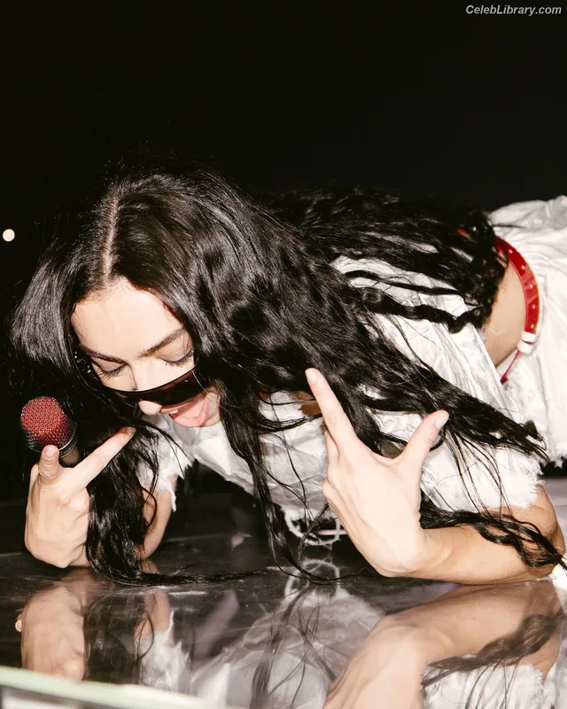 Charli XCX photo 8 of 2701