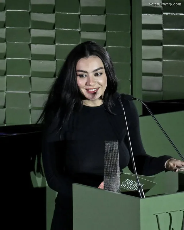 Charli XCX photo 13 of 2701