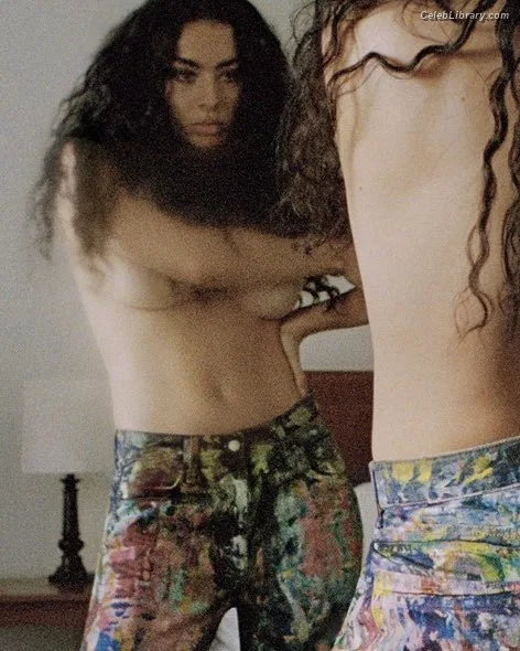 Charli XCX photo 20 of 2701