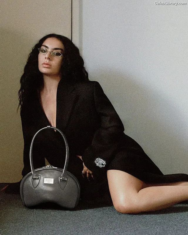 Charli XCX photo 22 of 2701