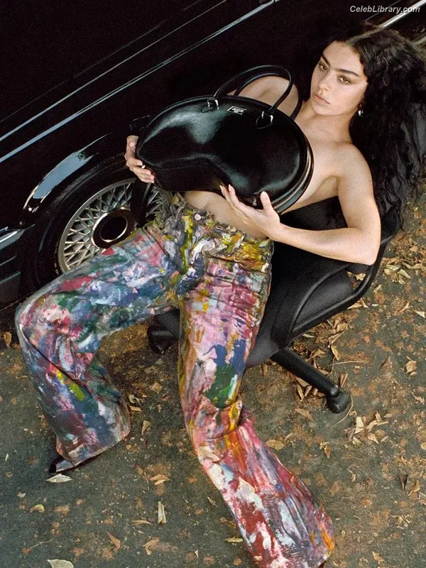 Charli XCX photo 5 of 2701