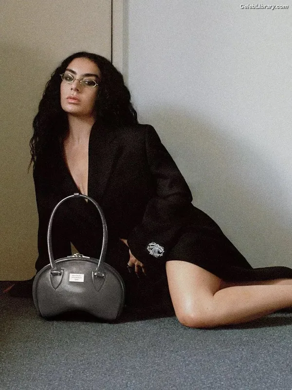 Charli XCX photo 7 of 2701
