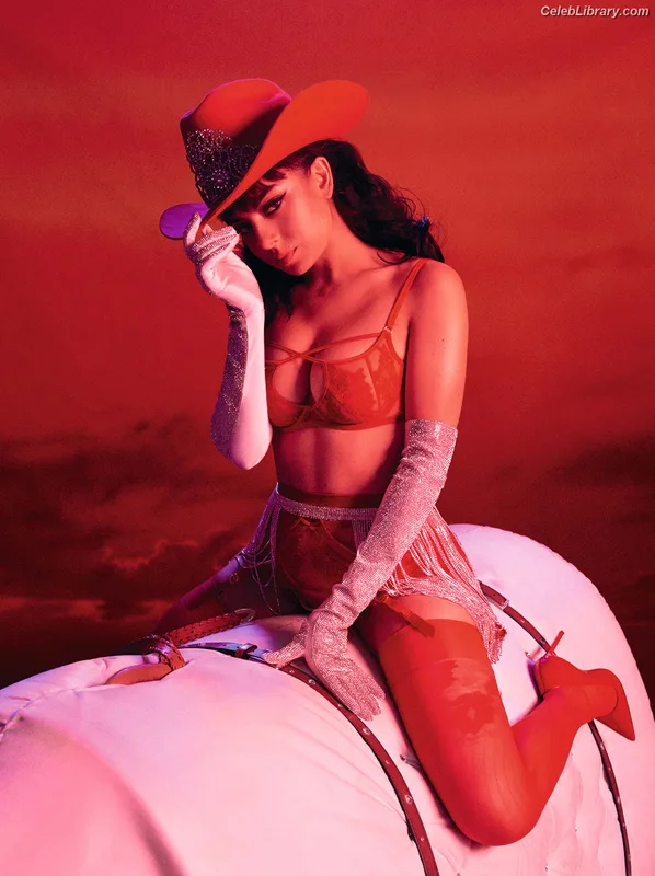 Charli XCX photo 11 of 2701