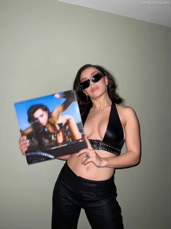 Charli XCX photo 1 of 2701