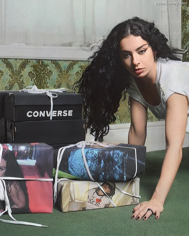 Charli XCX photo 13 of 2701