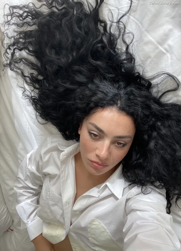 Charli XCX photo 16 of 2701