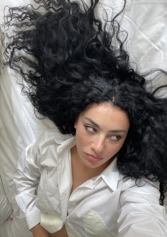 Charli XCX photo 17 of 2701