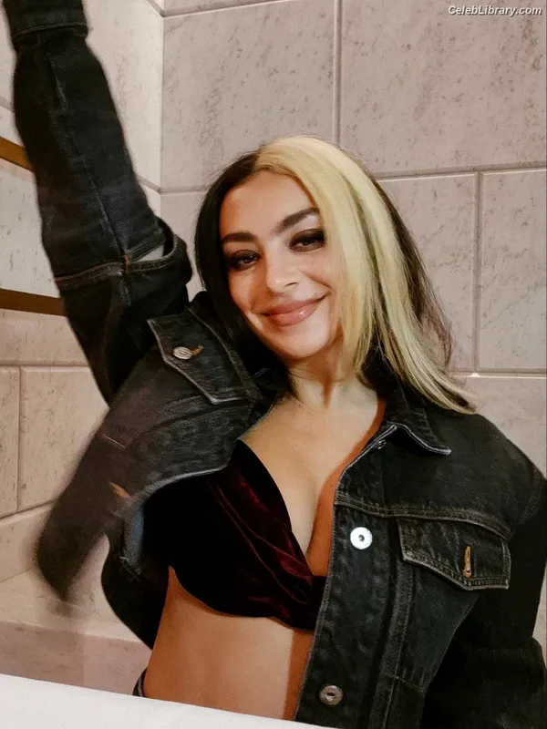 Charli XCX photo 22 of 2701