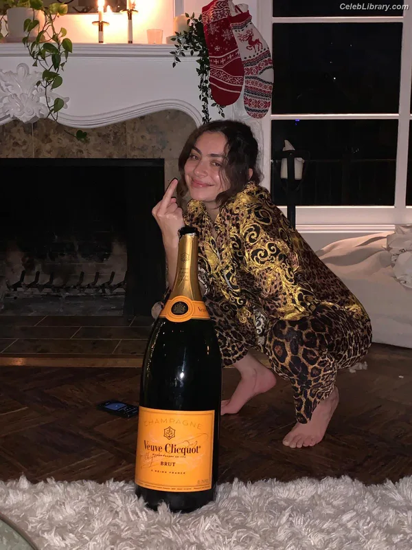 Charli XCX photo 10 of 2701
