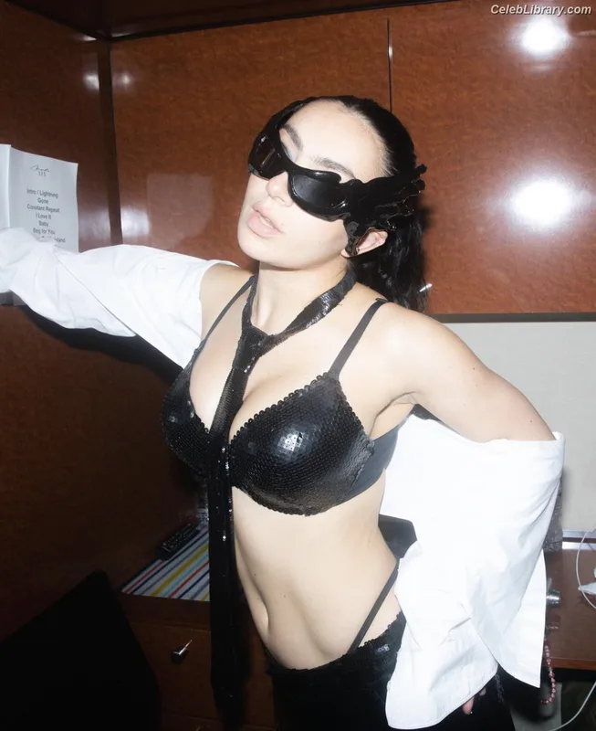 Charli XCX photo 13 of 2701