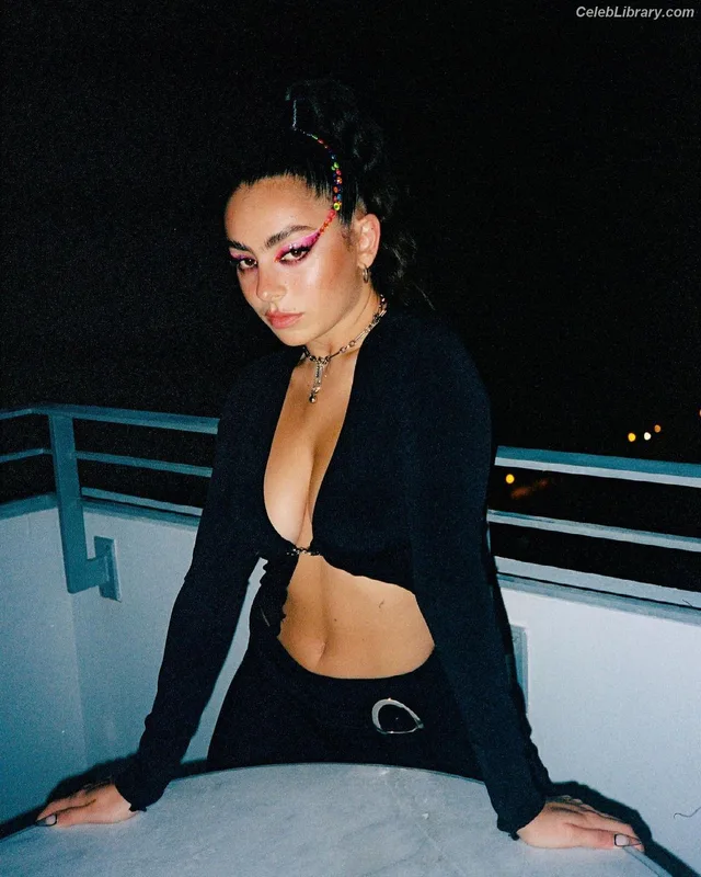 Charli XCX photo 14 of 2701