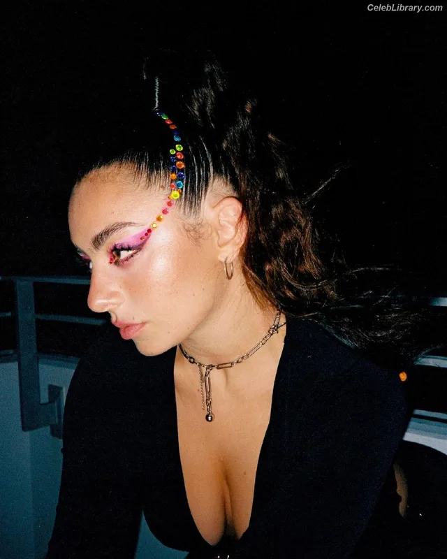 Charli XCX photo 15 of 2701