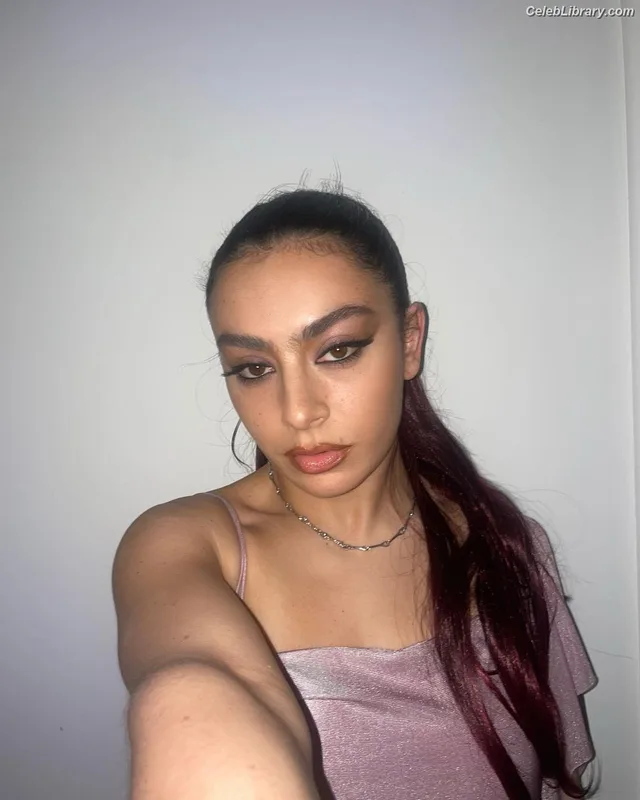 Charli XCX photo 22 of 2701
