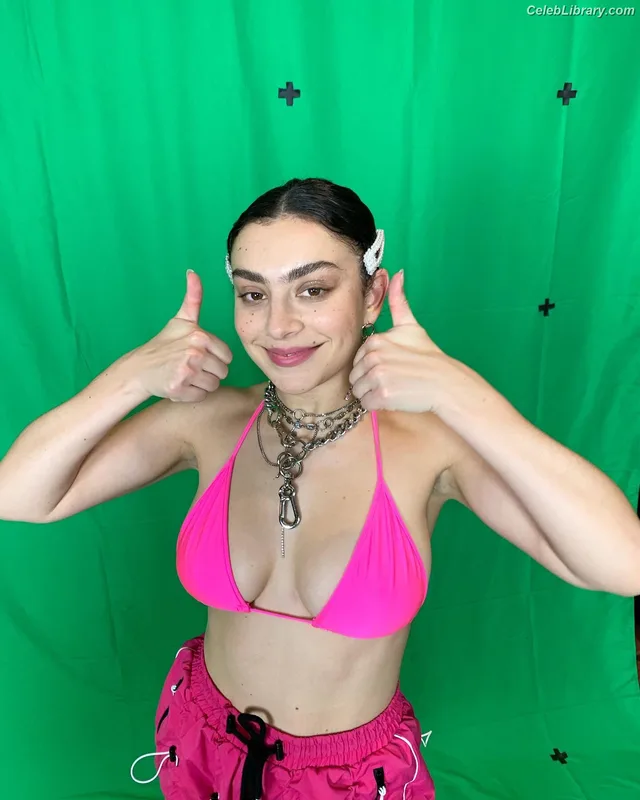 Charli XCX photo 4 of 2701