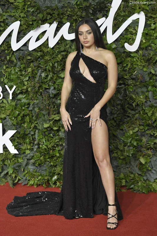 Charli XCX photo 12 of 2701