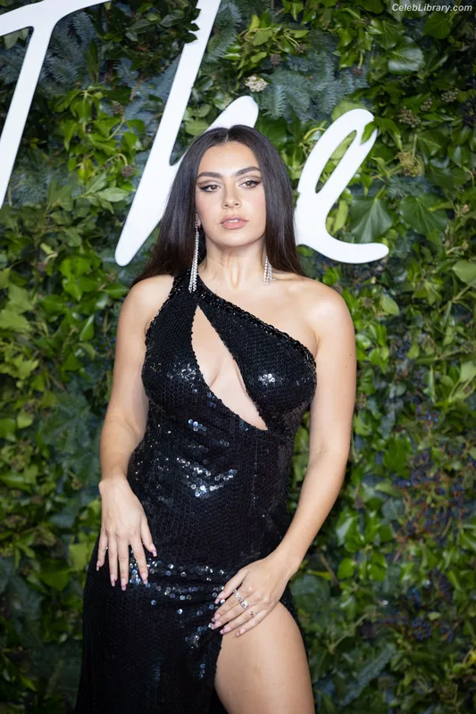 Charli XCX photo 15 of 2701