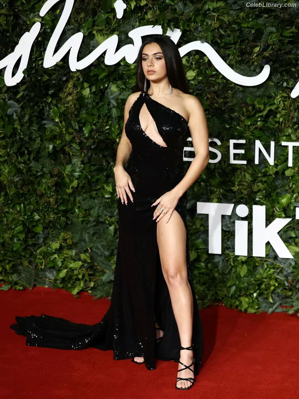 Charli XCX photo 22 of 2701