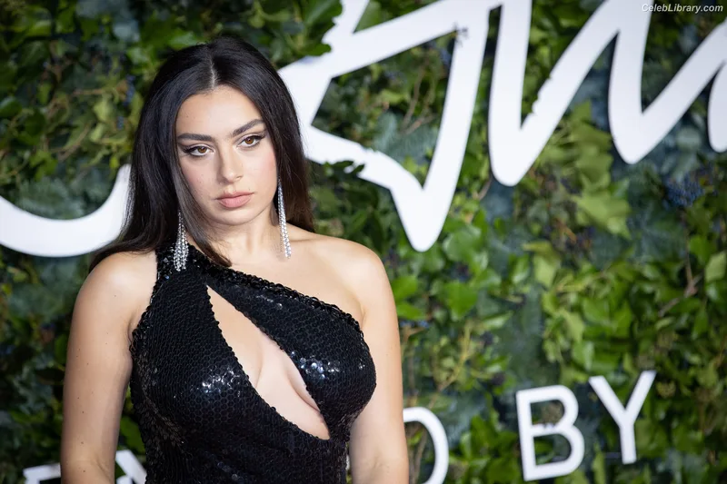 Charli XCX photo 23 of 2701