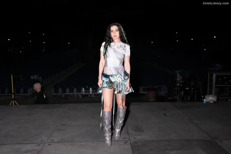 Charli XCX photo 8 of 2701